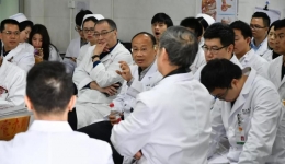 【现场直击】【人山人海】中山大学肿瘤医院胸科专家与我院乳腺疾病中心专家联合义诊现场直击报道！！！