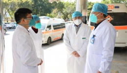 【颂扬医者情怀，鼓舞抗疫士气】开平市中心医院院领导到科室一线调研慰问