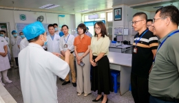 【医师节前夕暖人心】梁俏筠副市长到我院慰问一线医务工作者