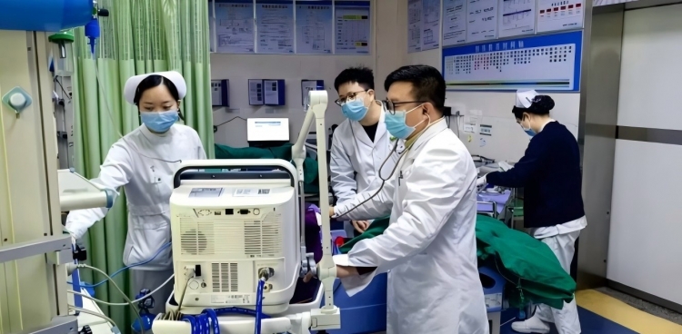 【骏马笃行护侨乡 医心守岁暖新春】开平市中心医院2026年春节坚守岗位纪实